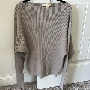 Love Stitch soft, gray sweater